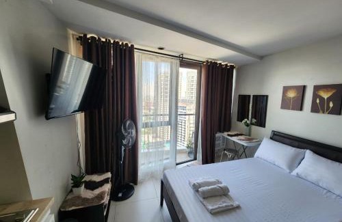 Legazpi Village Apartamento | Studio Unit with Balcony at Legaspi Village KL Tower Residence - Along Greenbelt Mall Area