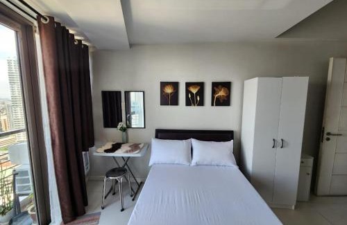 Legazpi Village Apartamento | Studio Unit with Balcony at Legaspi Village KL Tower Residence - Along Greenbelt Mall Area