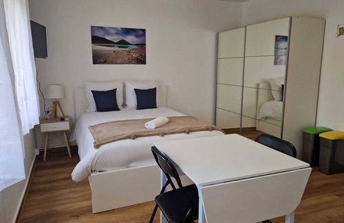 Hettange-Grande Apartamento | Estudio-Villa-Baño con ducha-Vista al Jardín-A Planète