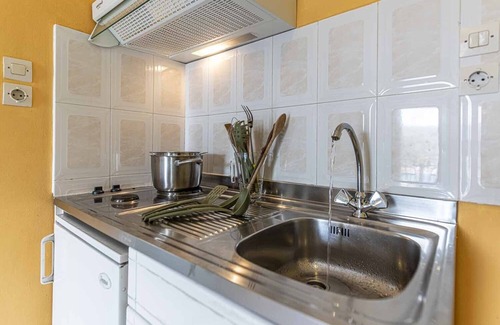 Vathy Apartamento | Studio 'Veronis 2' with Sea View, Shared Pool & Wi-Fi