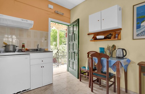 Vathy Apartamento | Estudio 'Veronis 5' con vistas al mar, piscina compartida y Wi-Fi