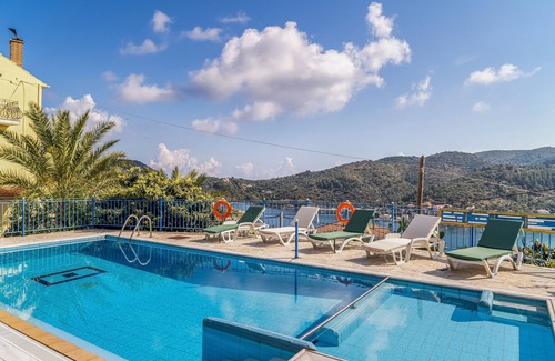 Vathy Apartamento | Estudio 'Veronis 5' con vistas al mar, piscina compartida y Wi-Fi