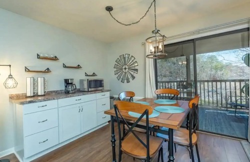 Lake Lure Apartamento | Studio Villa in Lake Lure with Rumbling Bald Resort Amenities