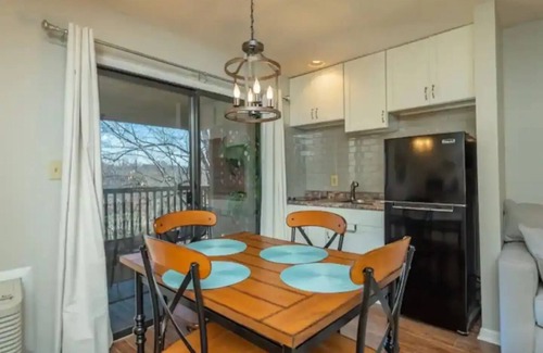 Lake Lure Apartamento | Studio Villa in Lake Lure with Rumbling Bald Resort Amenities