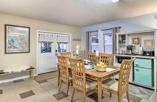 Northside Apartamento | Studio w/ Pool & Gas Grill < 1 Mi to River