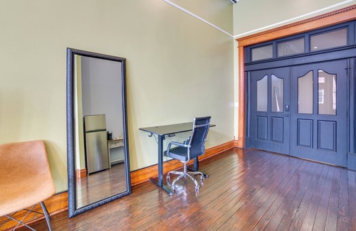 Marshall Apartamento | Studio w/ Private Balcony in Downtown Marshall!