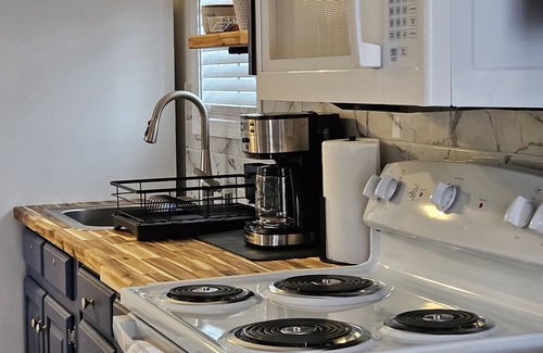 Phenix City Apartamento | Studio w/spacious bathroom 14 miles to Ft Benning/Ft Moore
