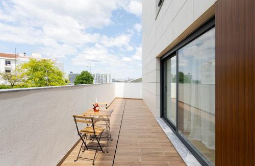 Campanha Apartamento | Studio w/Terrace, Pool & Gym | Antas by Host Wise