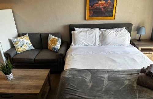 University Heights Apartamento | Studio Wbalcony - Near Nob Hill, Unm & Downtown