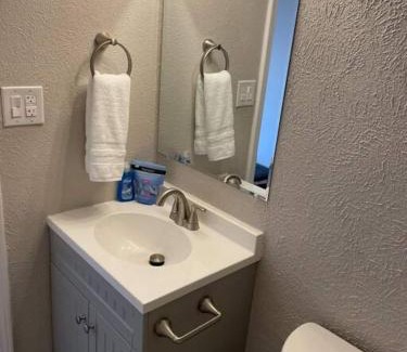University Heights Apartamento | Studio Wbalcony - Near Nob Hill, Unm & Downtown