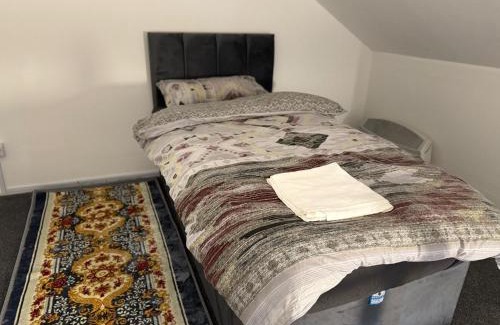Purley Apartamento | Studio with 3 beds- 20 min from London Bridge and Gatwick Airport