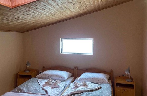 Heviz Apartamento | Studio with a beautiful garden and internet