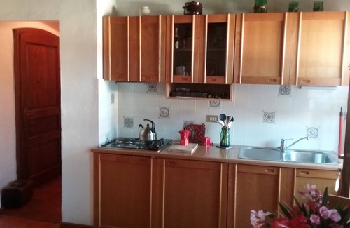 Massa Marittima Apartamento | Estudio con balcón en una casa antigua de la ciudad, en una tranquila y soleada