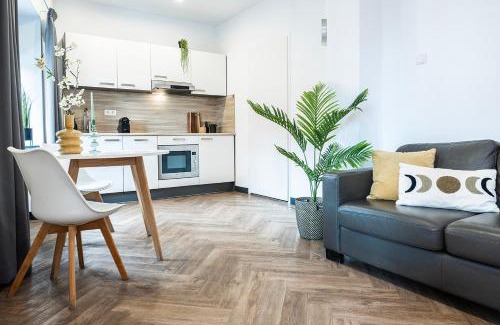 Centrum Apartamento | Studio With Balcony And Full Kitchen Near Hotspot