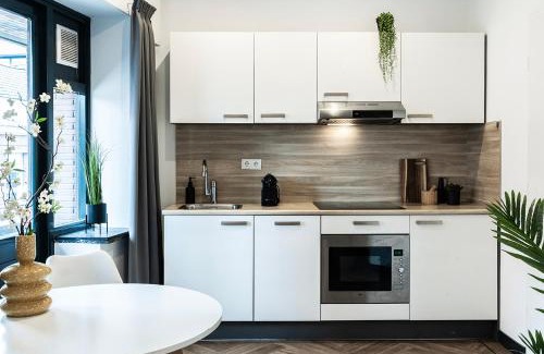 Centrum Apartamento | Studio With Balcony And Full Kitchen Near Hotspot
