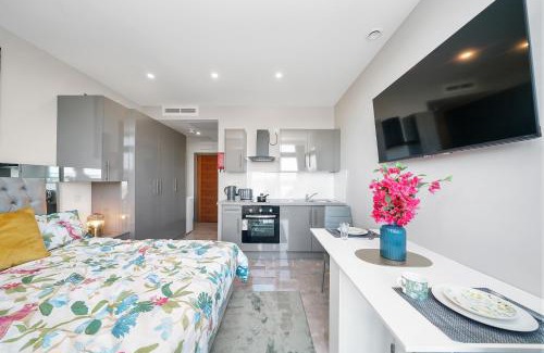 Valentines Apartamento | Studio with Balcony Godino Hotel Ilford