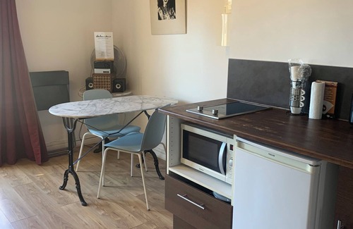 Noailles Apartamento | Studio with balcony in the heart of the old town (& 3min walk from the old port)