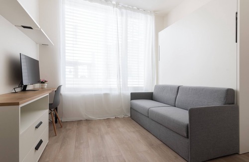 Prague 5 Apartamento | Studio with 𝗙𝗿𝗲𝗲 𝗣𝗮𝗿𝗸𝗶𝗻𝗴 A/C Ultra-Fast WiFi SMART TV