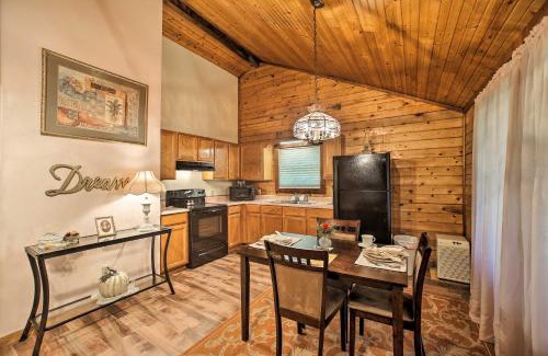 Eureka Springs Casa | Studio with Deck Near Thorncrown Chapel and Lakes