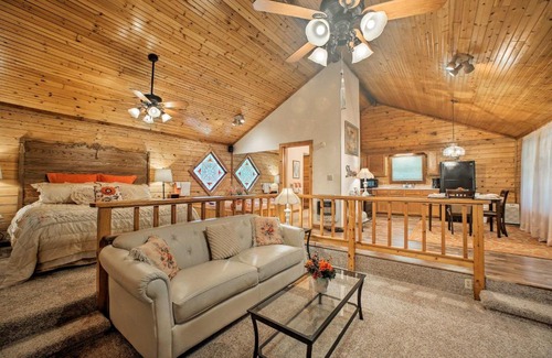 Eureka Springs Casa | Studio with Deck Near Thorncrown Chapel and Lakes