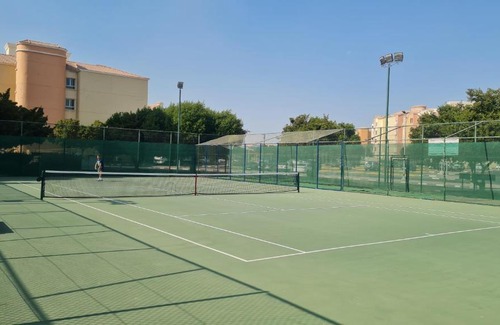 Discovery Gardens Apartamento | Studio with free Tennis court at the yard