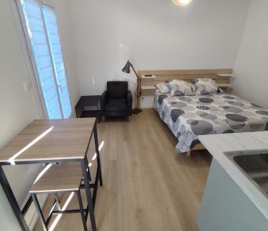 Caissargues Apartamento | Studio with garden and pool, easy Nîmes access