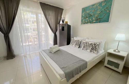Bavaro Apartamento | Studio with garden views