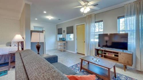 Thunderbolt Casa | Studio with Gazebo-Swanky Savannah Style