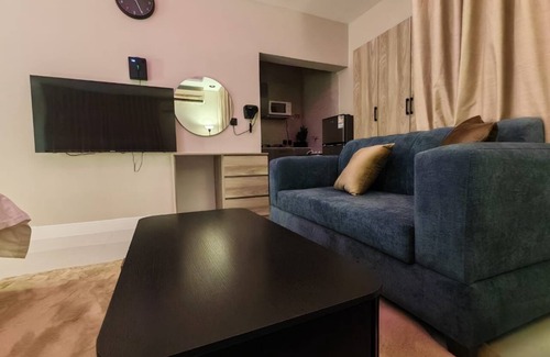 Al Faisaliyah Apartamento | Studio with hotel furniture and a prime location