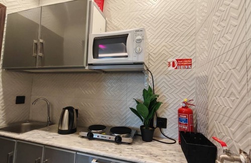 Al Faisaliyah Apartamento | Studio with hotel furniture and a prime location