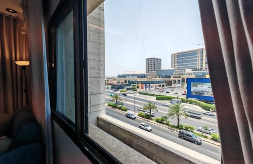 Al Faisaliyah Apartamento | Studio with hotel furniture and a prime location