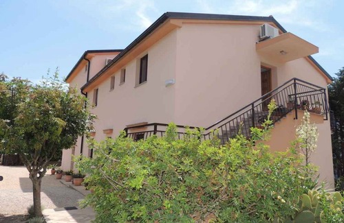 Brzac Apartamento | Studio with internet access