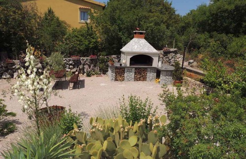Brzac Apartamento | Studio with internet access