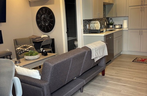 Moreno Valley Apartamento | Studio with Murphy Bed, AC/Heating, WiFi, Fitness Equipment, Moreno Valley