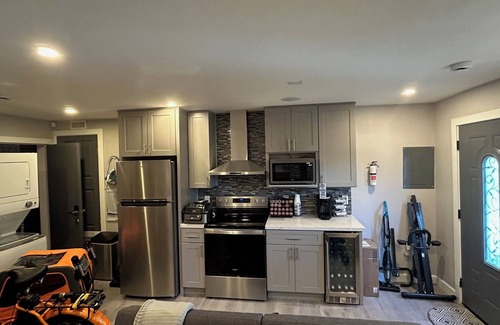 Moreno Valley Apartamento | Studio with Murphy Bed, AC/Heating, WiFi, Fitness Equipment, Moreno Valley