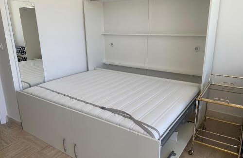 La Rousse Apartamento | Studio with Private Parking