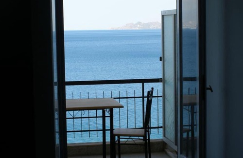 Loutraki Apartamento | Studio With Sea View