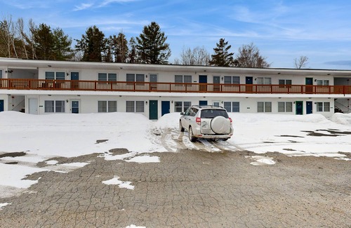 Rockwood Apartamento | Estudio condominio w / muelle compartido y una vista increíble de Moosehead Lake / Mt. Kineo!