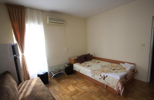 G.K. Bratya Miladinovi Apartamento | Studios near to Burgas Free University