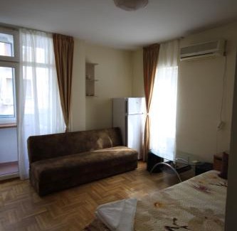 G.K. Bratya Miladinovi Apartamento | Studios near to Burgas Free University