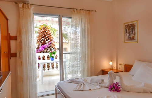Sarti Apartamento | Studios with and without sea view for couples and one child