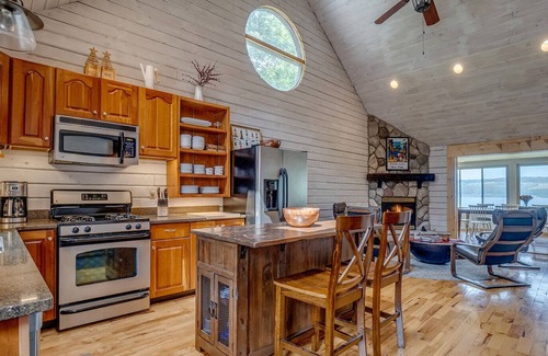 Valois Casa | Stugan-Seneca Lake House