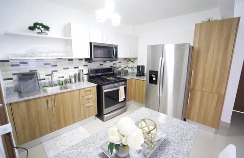 Punal Condominio | Stunning 3 Bedroom 2.5 Bathroom Penthouse