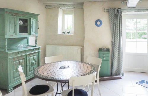 Saint-Laurent-de-la-Salle Villa | Maravillosa casa de vacaciones con piscina, TV, patio, mascotas permitida y aparcamiento