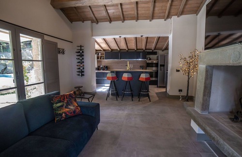 Passignano sul Trasimeno Casa | Estupenda casa de vacaciones privada con piscina privada, A/C, WIFI, TV, patio, aparcamiento