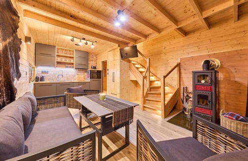Mlade Buky Casa | Estupenda casa de vacaciones privada para 4 personas con WIFI, piscina, TV, patio y aparcamiento
