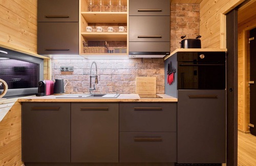 Mlade Buky Casa | Estupenda casa de vacaciones privada para 4 personas con WIFI, piscina, TV, patio y aparcamiento