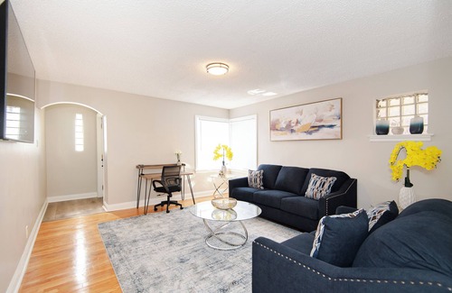 Lindenwood Park Apartamento | Stunning 1-BD Apt Centrally Located w/Free Parking