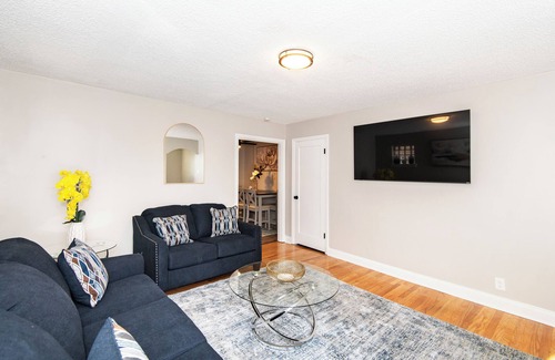 Lindenwood Park Apartamento | Stunning 1-BD Apt Centrally Located w/Free Parking