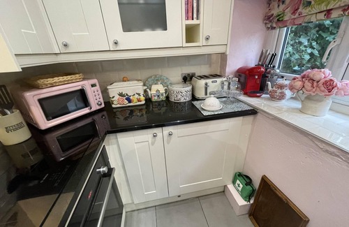 Bromsash Cabaña | Stunning 1-Bed Cottage with Hot Tub in Ross-on-wye